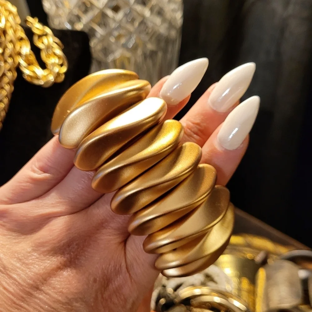 VINTAGE CHUNKY WAVED LARGE BEAD MATTE GOLD STRETCH BRACELET - Picture 12 of 13